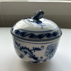 Meissen from around 1763 Blue and White Floral Porcelain Trinket Box
